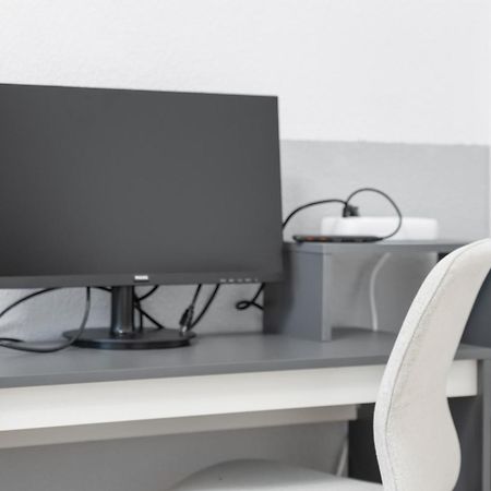 Tolles Design, Hochwertig, Vollausstattung, 3 Zimmer, Grosses Bad & Gaeste-Wc, Grosse Kueche, 3 X Smart Tv, 11 Min Zum Hbf 뒤스부르크 외부 사진