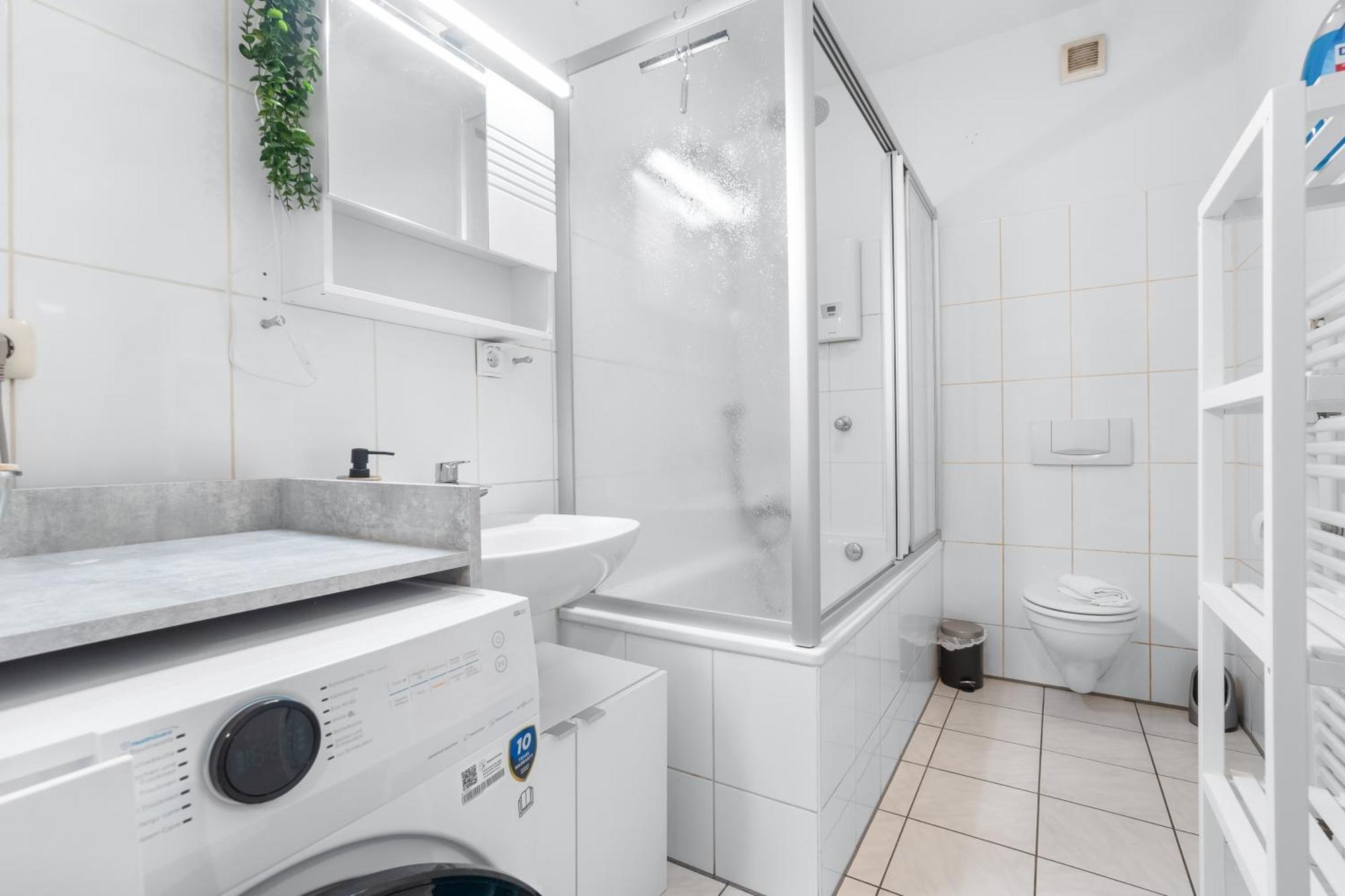 Tolles Design, Hochwertig, Vollausstattung, 3 Zimmer, Grosses Bad & Gaeste-Wc, Grosse Kueche, 3 X Smart Tv, 11 Min Zum Hbf 뒤스부르크 외부 사진