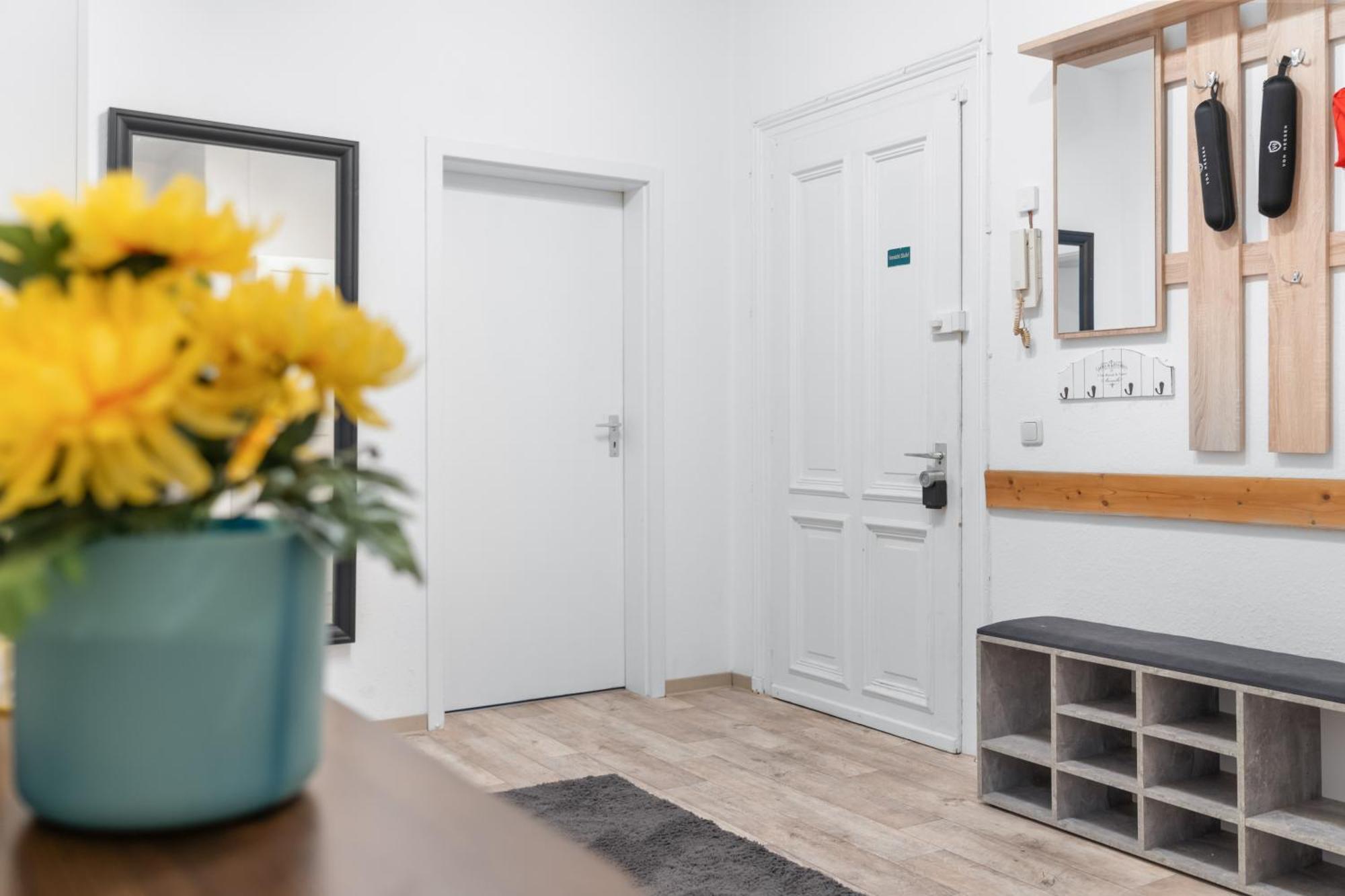 Tolles Design, Hochwertig, Vollausstattung, 3 Zimmer, Grosses Bad & Gaeste-Wc, Grosse Kueche, 3 X Smart Tv, 11 Min Zum Hbf 뒤스부르크 외부 사진