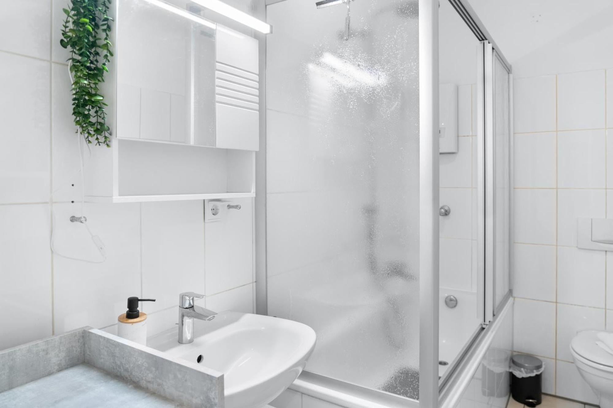 Tolles Design, Hochwertig, Vollausstattung, 3 Zimmer, Grosses Bad & Gaeste-Wc, Grosse Kueche, 3 X Smart Tv, 11 Min Zum Hbf 뒤스부르크 외부 사진