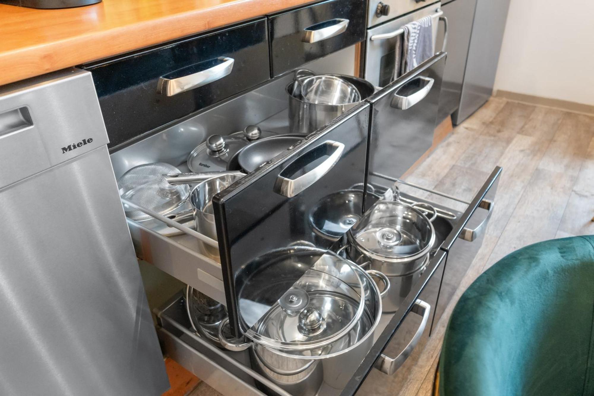 Tolles Design, Hochwertig, Vollausstattung, 3 Zimmer, Grosses Bad & Gaeste-Wc, Grosse Kueche, 3 X Smart Tv, 11 Min Zum Hbf 뒤스부르크 외부 사진