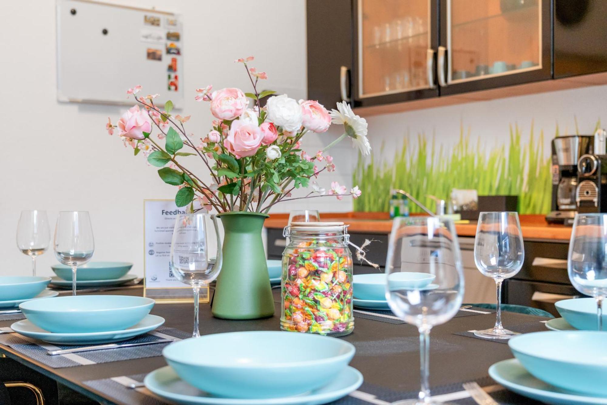 Tolles Design, Hochwertig, Vollausstattung, 3 Zimmer, Grosses Bad & Gaeste-Wc, Grosse Kueche, 3 X Smart Tv, 11 Min Zum Hbf 뒤스부르크 외부 사진